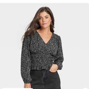 Universal Thread Long Sleeve Smocked Blouse Black Floral -NWT
Women’s Size XL